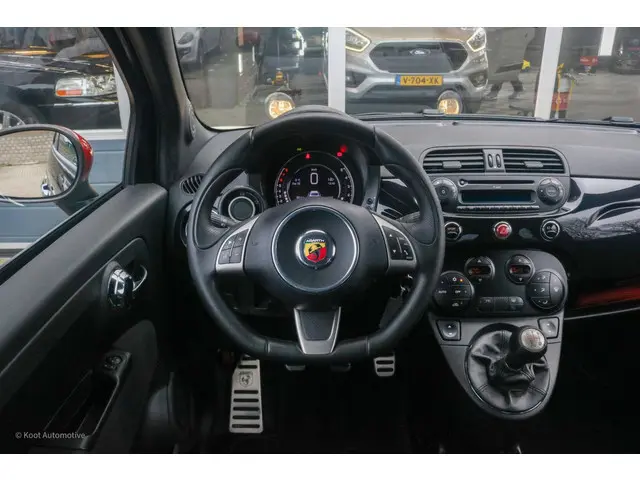 Fiat 500 1.4 T-Jet Abarth Custom 2015 Benzine 29