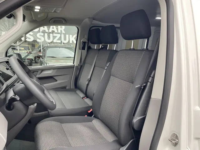 Volkswagen Transporter 2.0 TDI L2H1 28 2023 Diesel 12