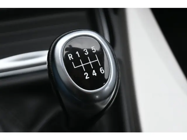BMW 3 Serie 316i Business 2015 Benzine 17