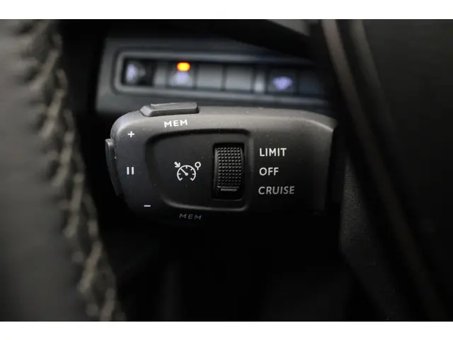 Peugeot 5008 1.2 PureTech Allure 2022 Benzine 20