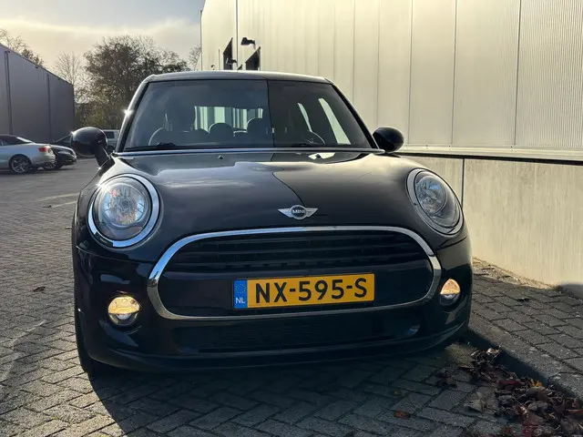 MINI Cooper Mini 1.5 Business (Verkocht) 2017 Benzine 2