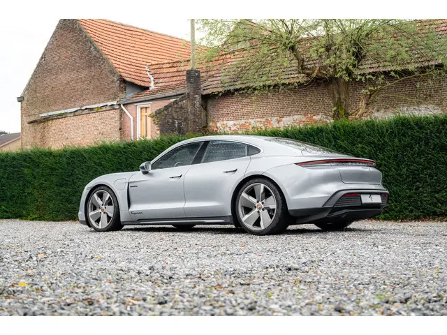 Porsche Taycan Performance 2021 Elektrisch 30