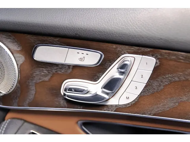Mercedes-Benz GLC 300e 4MATIC 2021 Hybride Benzine 34