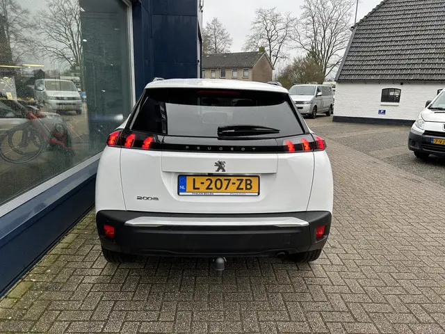 Peugeot 2008 1.2 Turbo 100 PK Allure Pack | 2021 Benzine 6