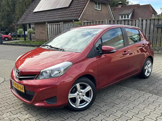 Toyota Yaris 1.3 VVT-i Dynamic / Garantie ! 2012 Benzine 4