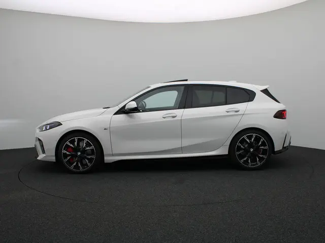 BMW 1 Serie 120 2025 Benzine 4