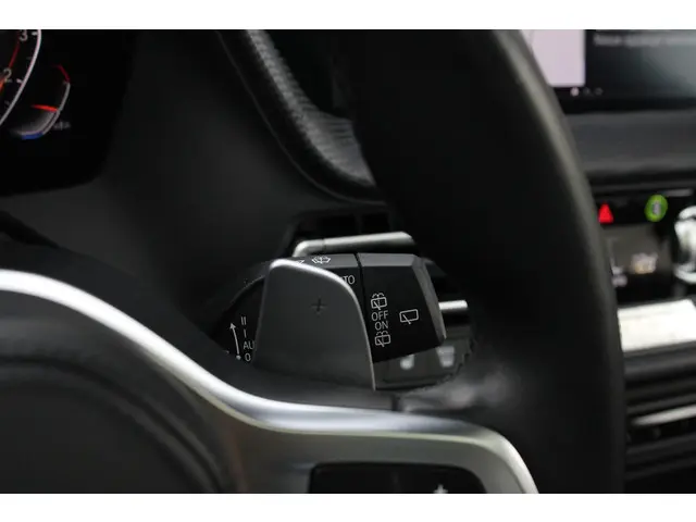 BMW 1 Serie 120i High Executive Edition 2021 Benzine 35