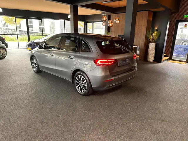 Mercedes-Benz B-Klasse 180 Business Line 2022 Benzine 26