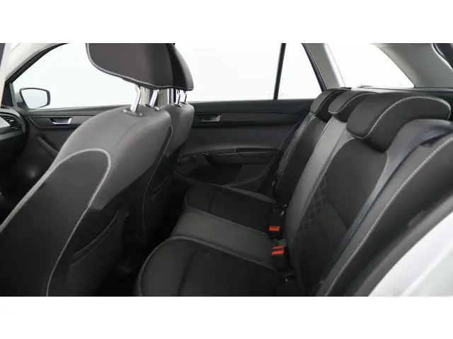 Škoda Fabia Combi 1.0 TSI 95pk Ambition 2022 Benzine 37