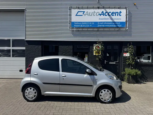 Peugeot 107 1.0 Envy 2013 Benzine 2