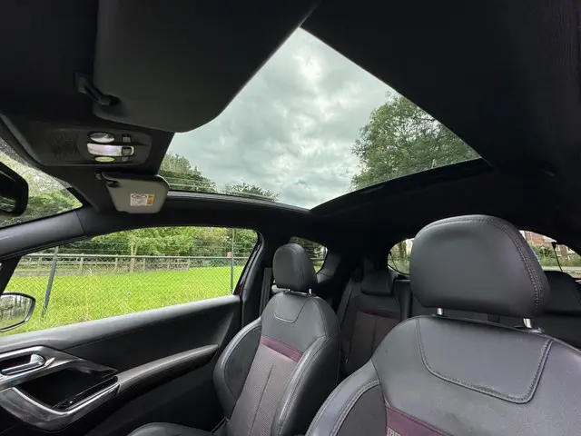 Peugeot 208 1.6 VTi XY /Navi/Trekhaak/ 2013 Benzine 19