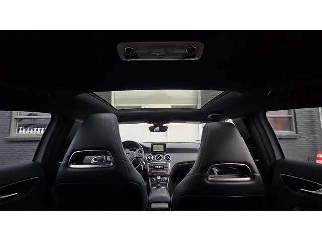 Mercedes-Benz A-Klasse 200 AMG Sport 2013 Benzine 21