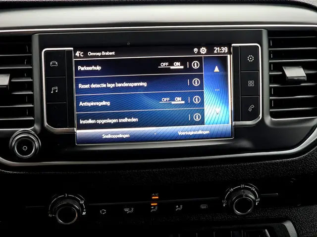 Toyota ProAce Worker 2.0 D-4D Long L3 H1 2023 Diesel 28