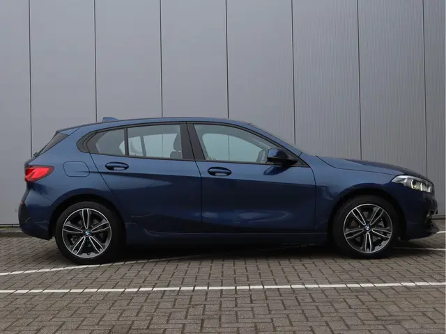 BMW 1 Serie 118i Business Edition 2022 Benzine 15