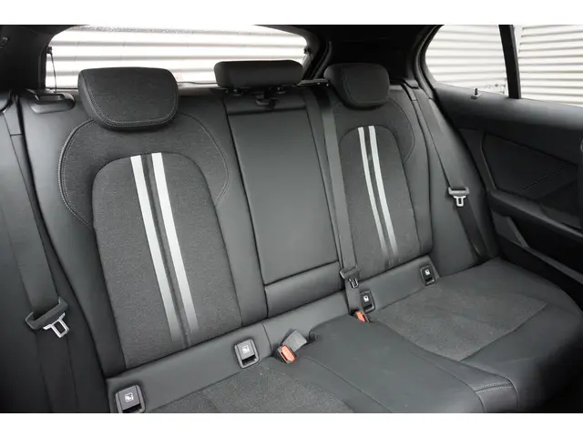 BMW 1 Serie 118i 2023 Benzine 10