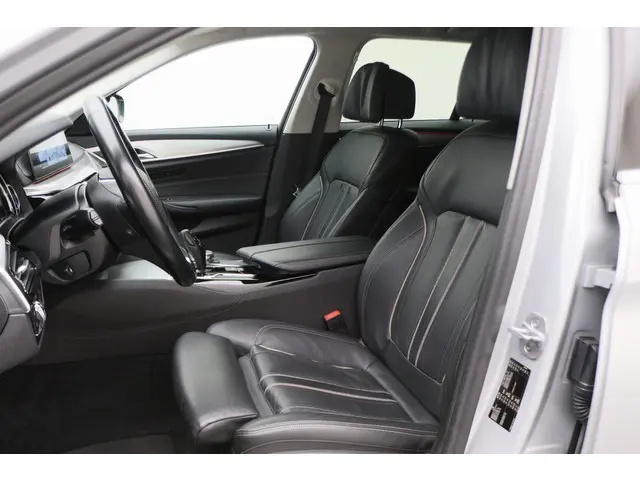 BMW 5 Serie Touring 520i High Executive 2018 Benzine 10
