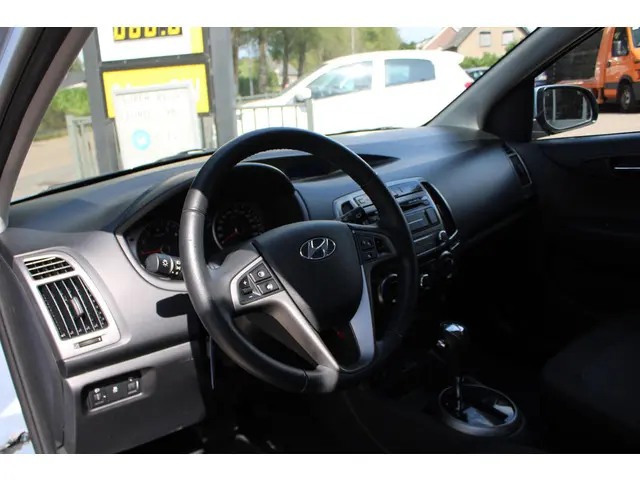 Hyundai i20 1.4i 2014 Benzine 10