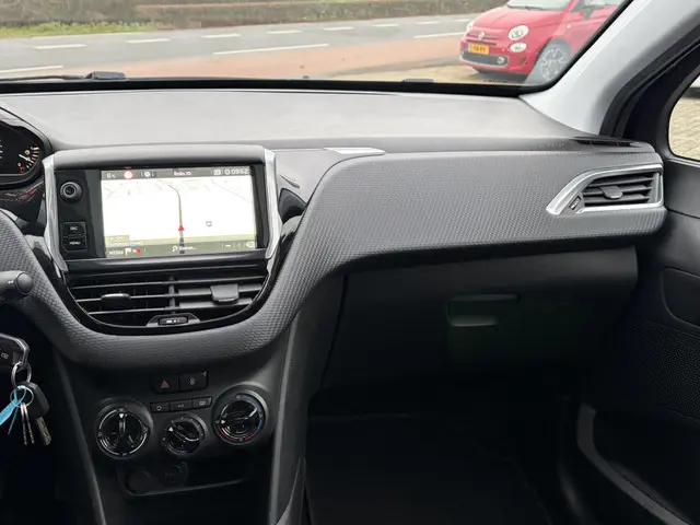 Peugeot 2008 1.2 PureTech Blue Lion 2018 Benzine 32