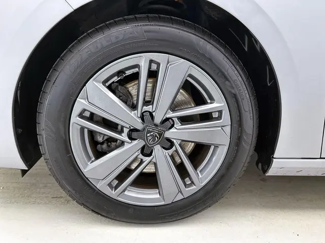 Peugeot 308 SW 1.2 130PK AUT. Business 2022 Benzine 18