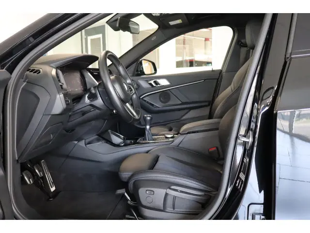 BMW 1 Serie 118i Business Edition 2021 Benzine 18