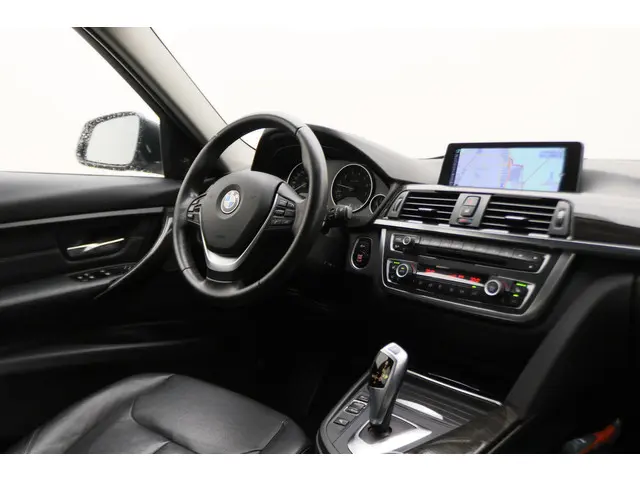 BMW 3 Serie 320i High Executive 2015 Benzine 29