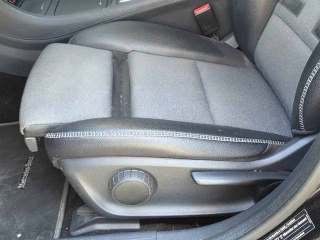 Mercedes-Benz GLA 200 Prestige 2017 Benzine 31