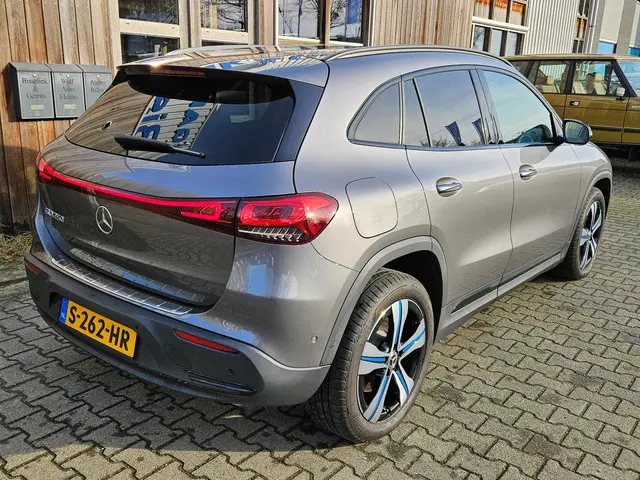 Mercedes-Benz EQA 250 Luxury Line 67 kWh 2022 Elektrisch 4
