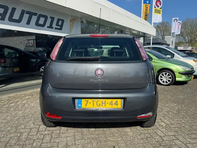 Fiat Punto 1.2 69cv Pop 2012 Benzine 10