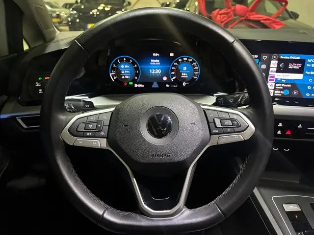 Volkswagen Golf 1.5 eTSI R-Line 2020 Hybride Benzine 12
