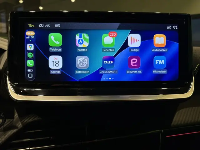 Peugeot 2008 1.2 Hybrid 136 GT 2024 Hybride Benzine 24