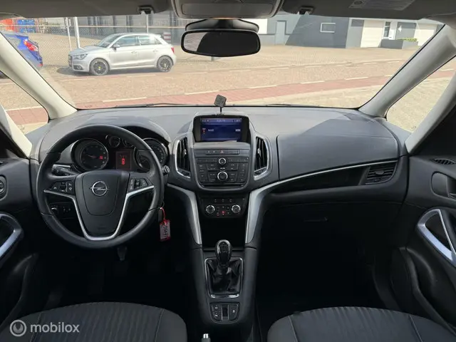 Opel Zafira Tourer 1.4 Cosmo 2013 Benzine 11