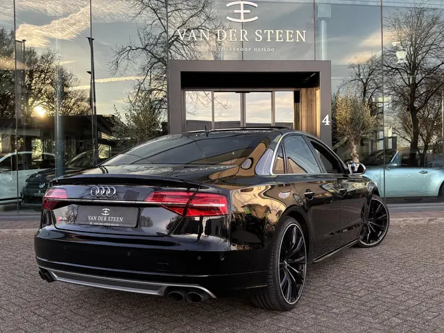 Audi S8 2