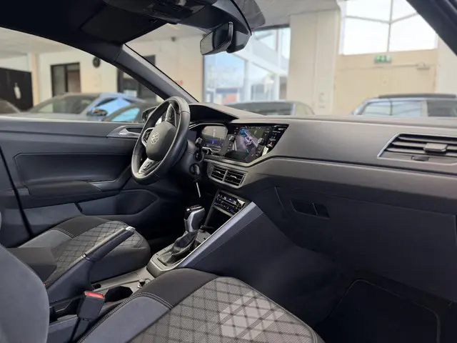 Volkswagen Polo 1.0 TSI R-Line 2024 Benzine 9