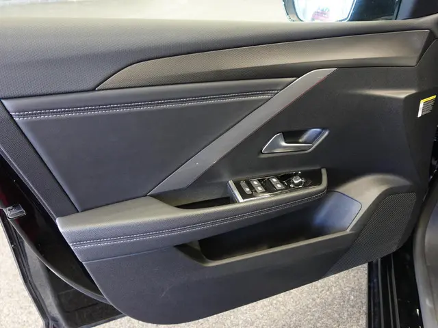 Opel Astra 1.2 130pk GS Line Automaat 2023 Benzine 14