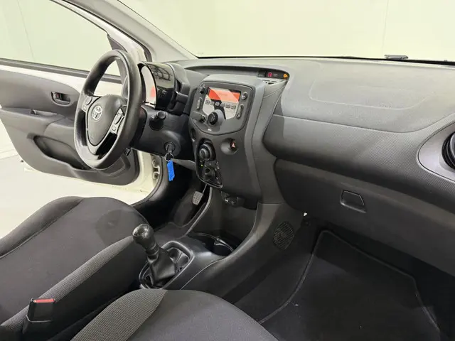 Toyota Aygo HB 1.0 VVT-i Airco NAP 2018 Benzine 8