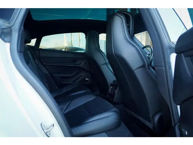Porsche Taycan Performance 84 kWh 2021 Elektrisch 8