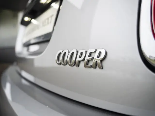 MINI 5-Deurs Cooper Aut. 2023 Benzine 42