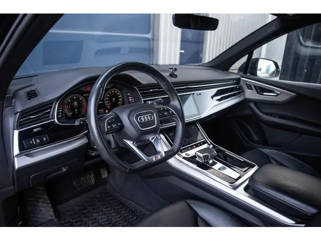 Audi Q7 SQ7 S-Line Grijs kenteken 2020 Diesel 18