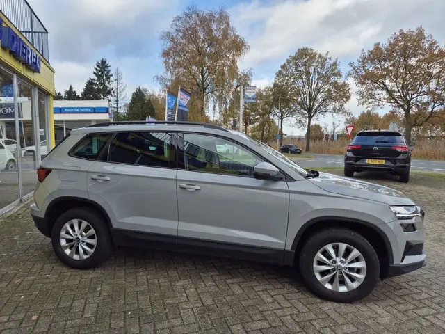 Škoda Karoq 1.0 TSI Business Edition 2022 Benzine 2