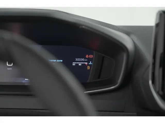 Peugeot 2008 PureTech 100 Allure 2024 Benzine 40