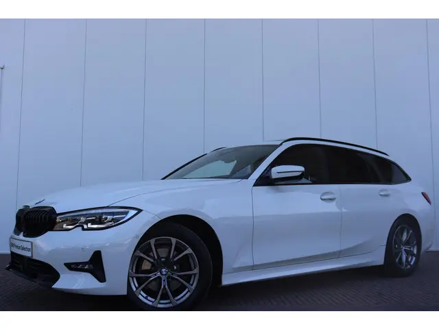 BMW 3 Serie Touring 320i Executive Edition 2020 Benzine 38