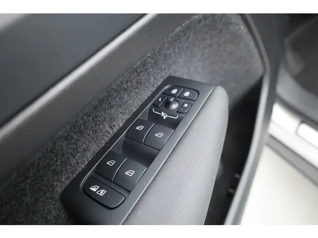 Volvo XC40 2.0 B3 Ultra Dark 2025 Hybride Benzine 10