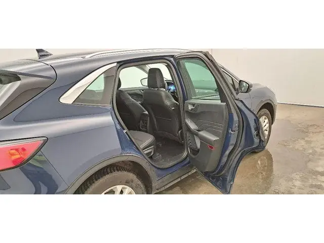 Ford Kuga 2.5 PHEV Titanium 2024 Hybride Benzine 32