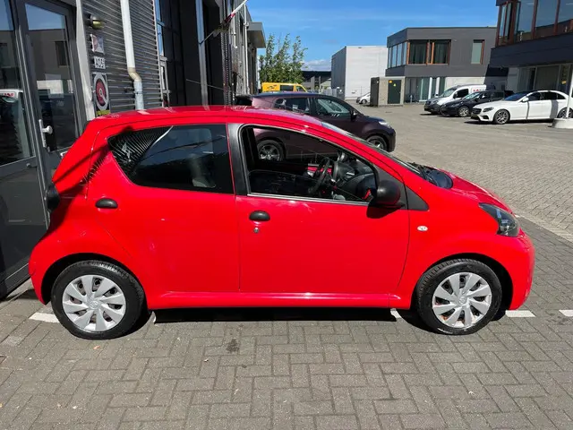 Toyota Aygo 1.0 VVT-i Now 2013 Benzine 4