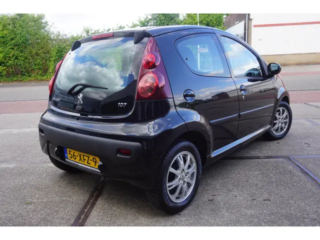 Peugeot 107 1.0 Active * Airco * LM Velgen * 2012 Benzine 2
