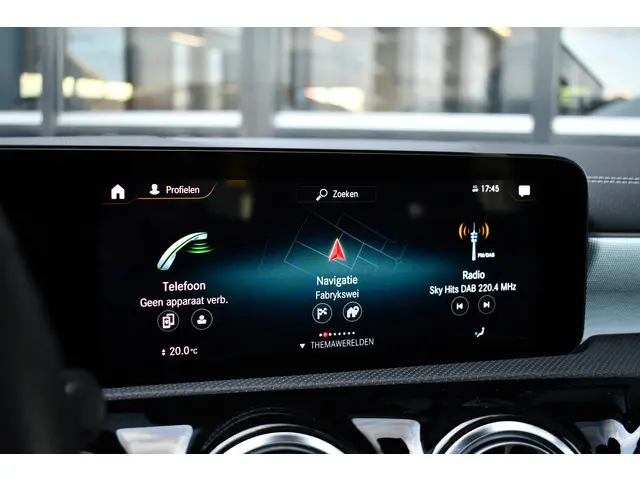 Mercedes-Benz A-Klasse 250 e AMG 2021 Hybride Benzine 49