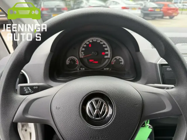 Volkswagen up! 1.0 BMT take up! 2017 Benzine 8