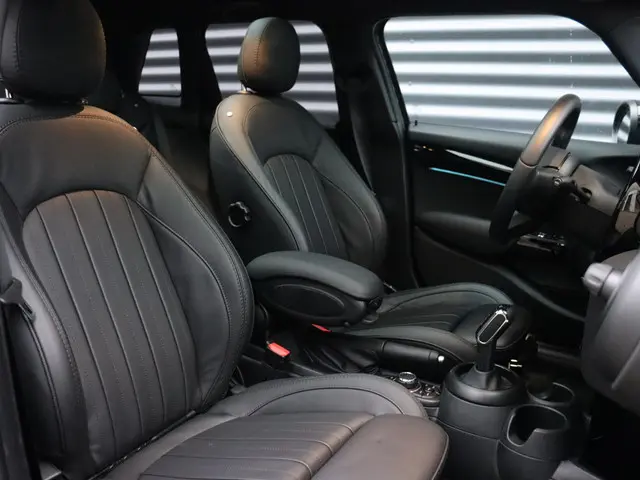 MINI 5-Deurs Cooper 2023 Benzine 8