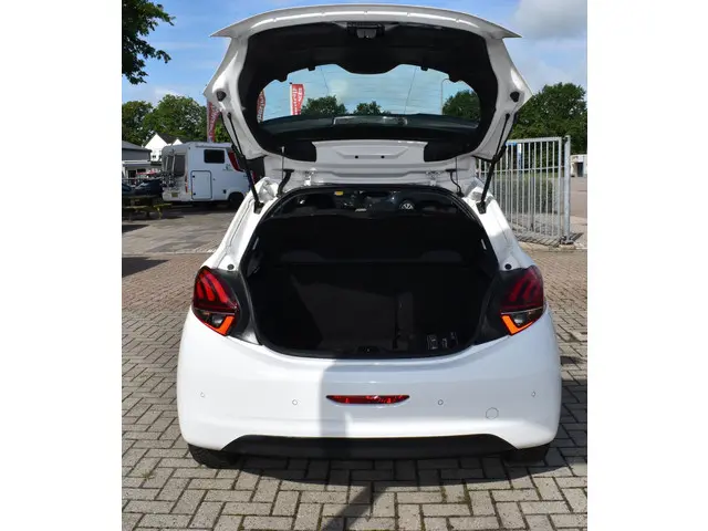 Peugeot 208 1.5 BlueHDi Blue Lease Allure 2019 Diesel 10