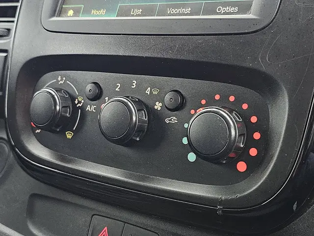 Opel Vivaro 1.6 2016 Diesel 10